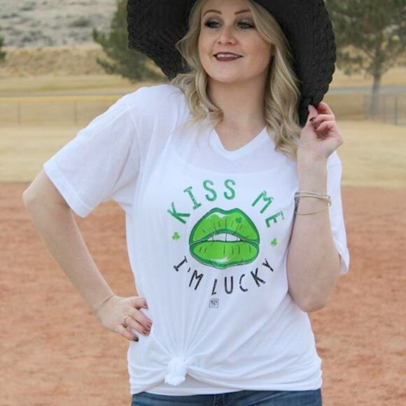 Kiss Me, I'm Lucky T-Shirt White Green Lips Tee - Picture 2 of 4